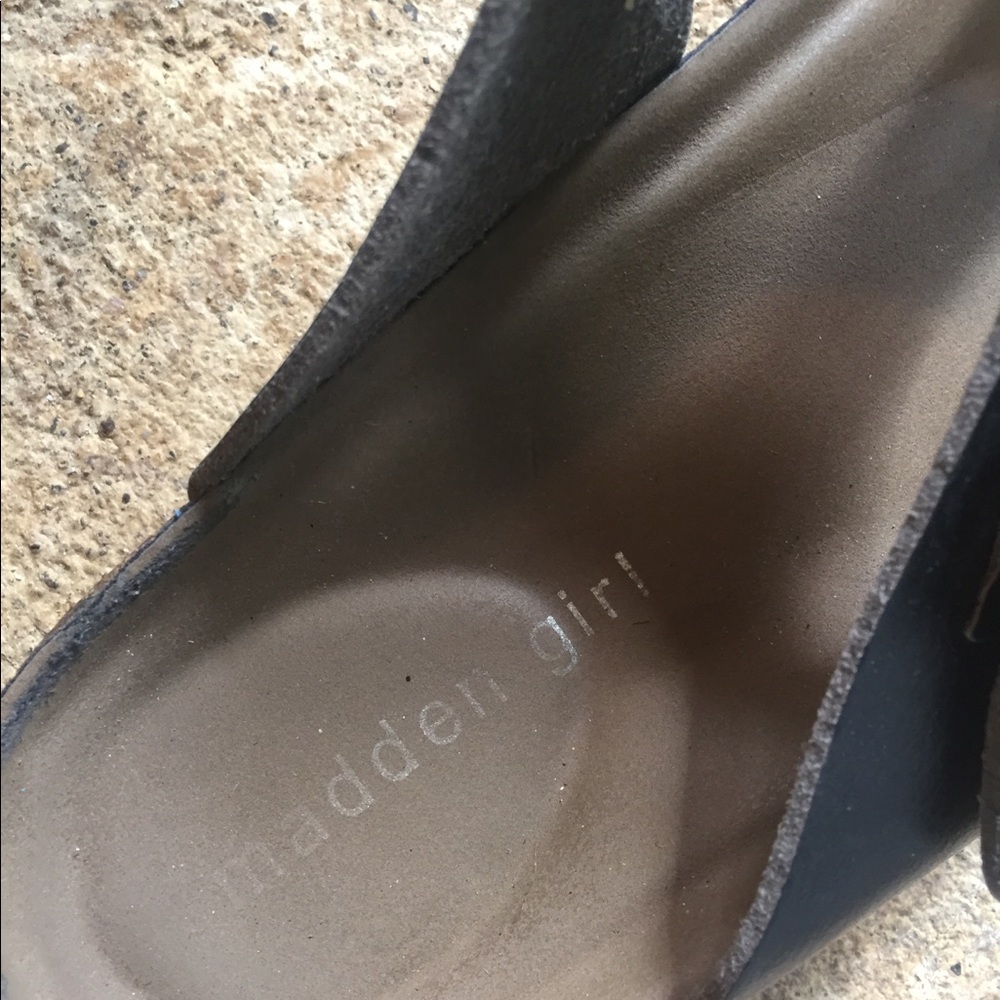 Madden girl hippie flops